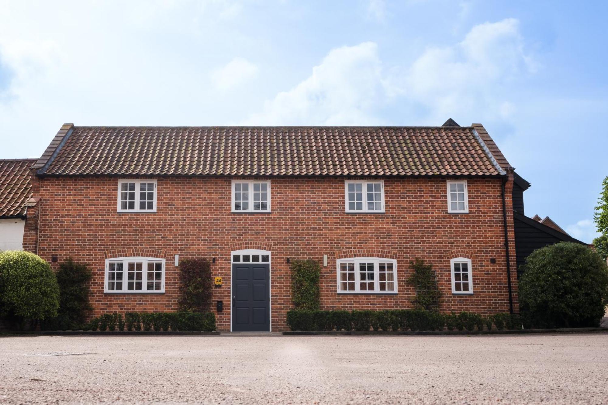 The Loddon Swan Bed & Breakfast Exterior photo