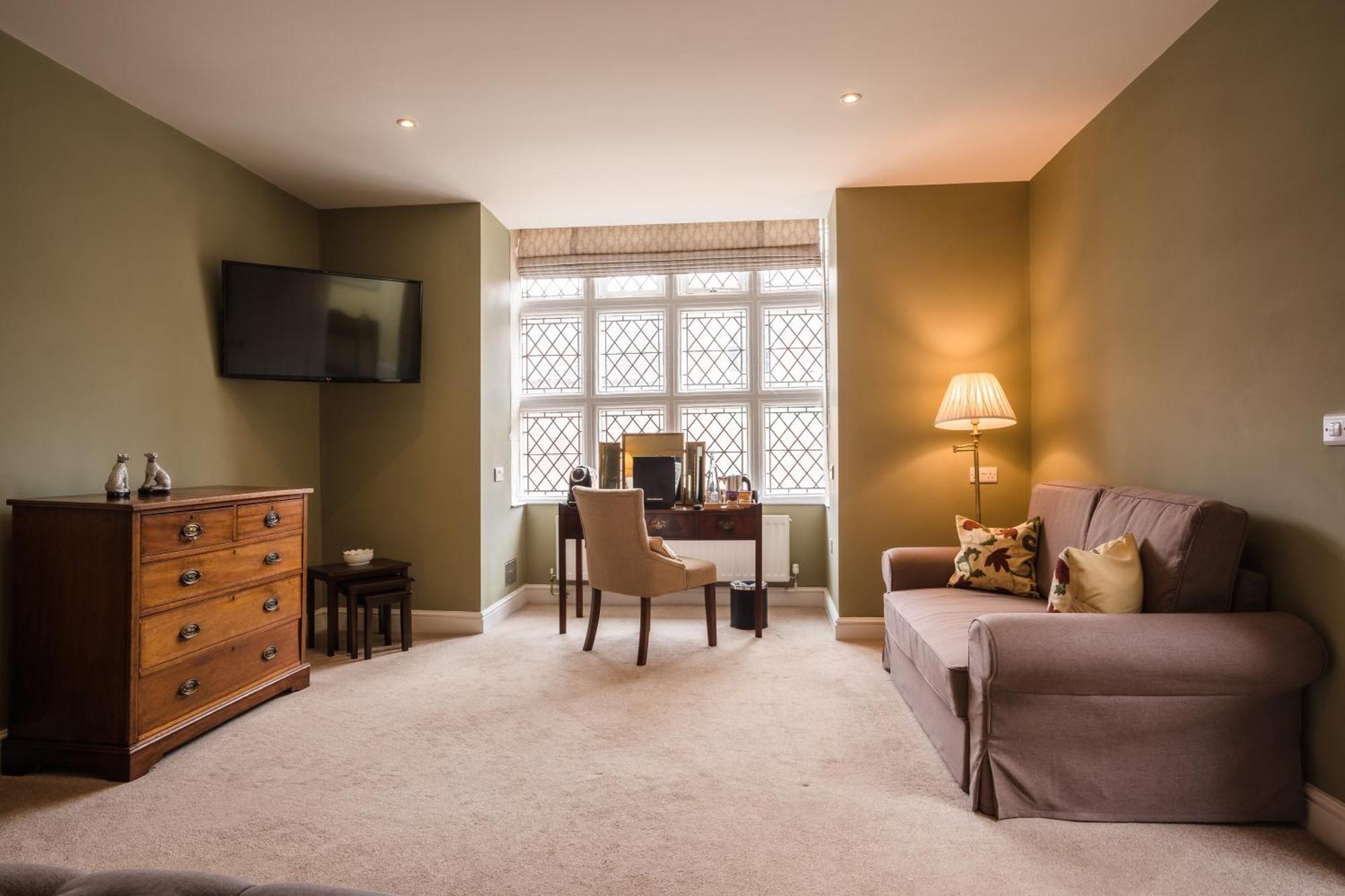 The Loddon Swan Bed & Breakfast Exterior photo