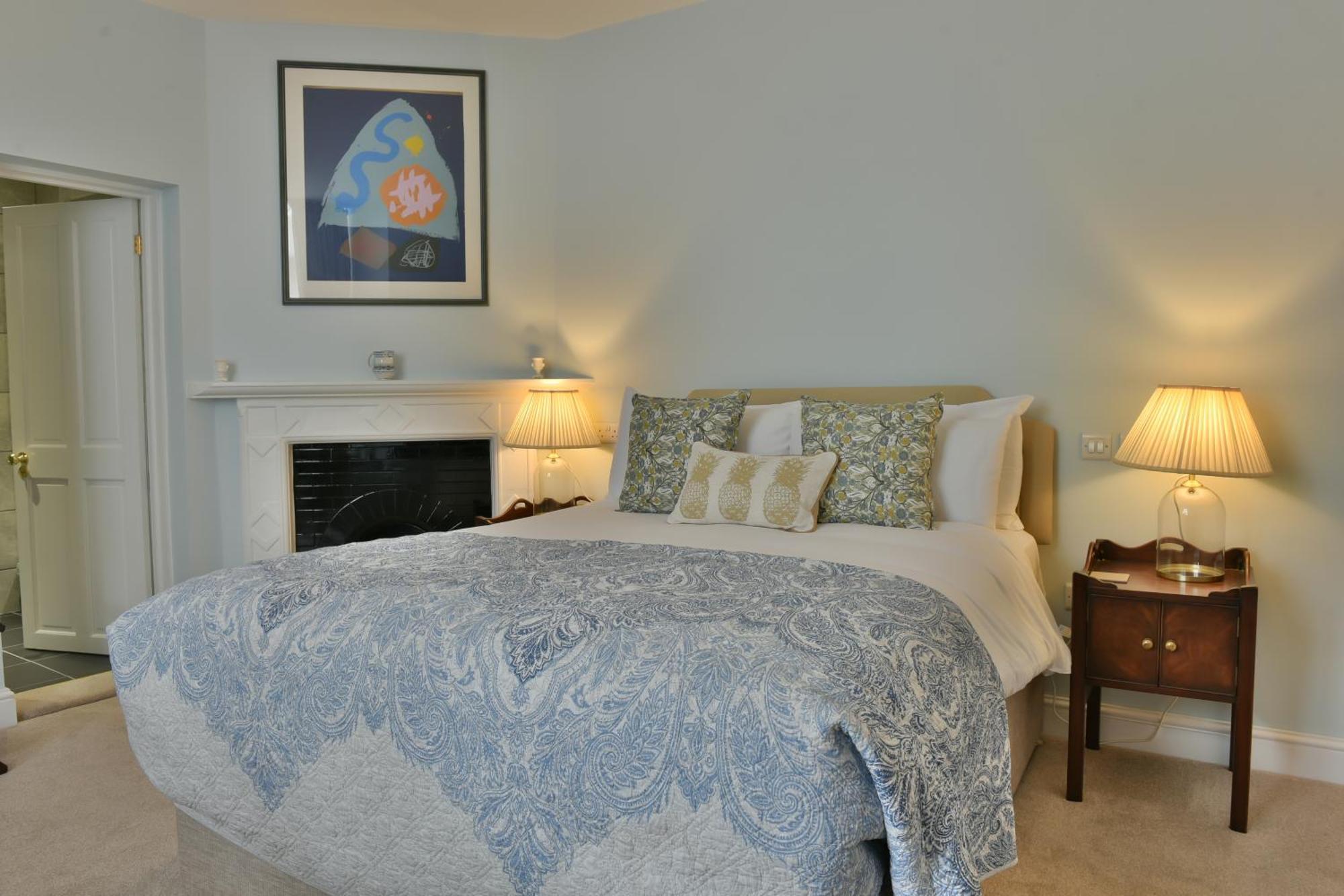 The Loddon Swan Bed & Breakfast Exterior photo