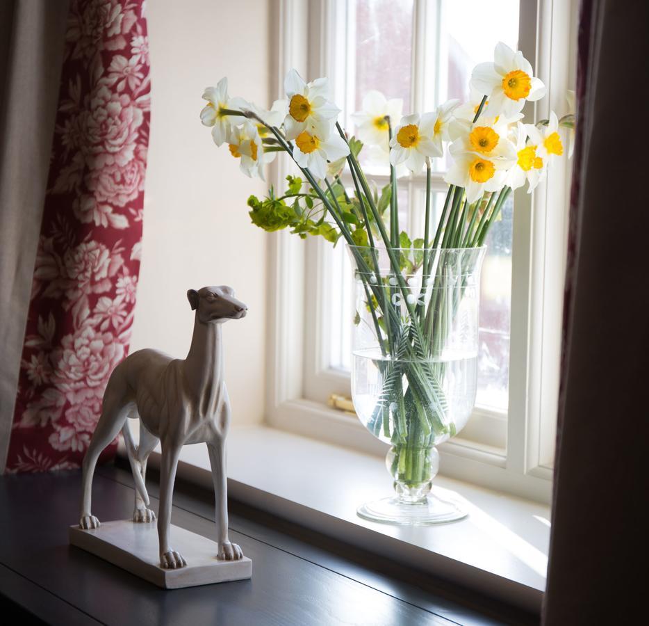 The Loddon Swan Bed & Breakfast Exterior photo