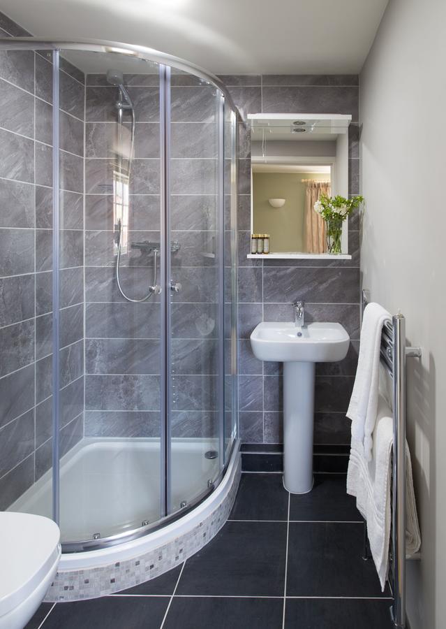 The Loddon Swan Bed & Breakfast Room photo