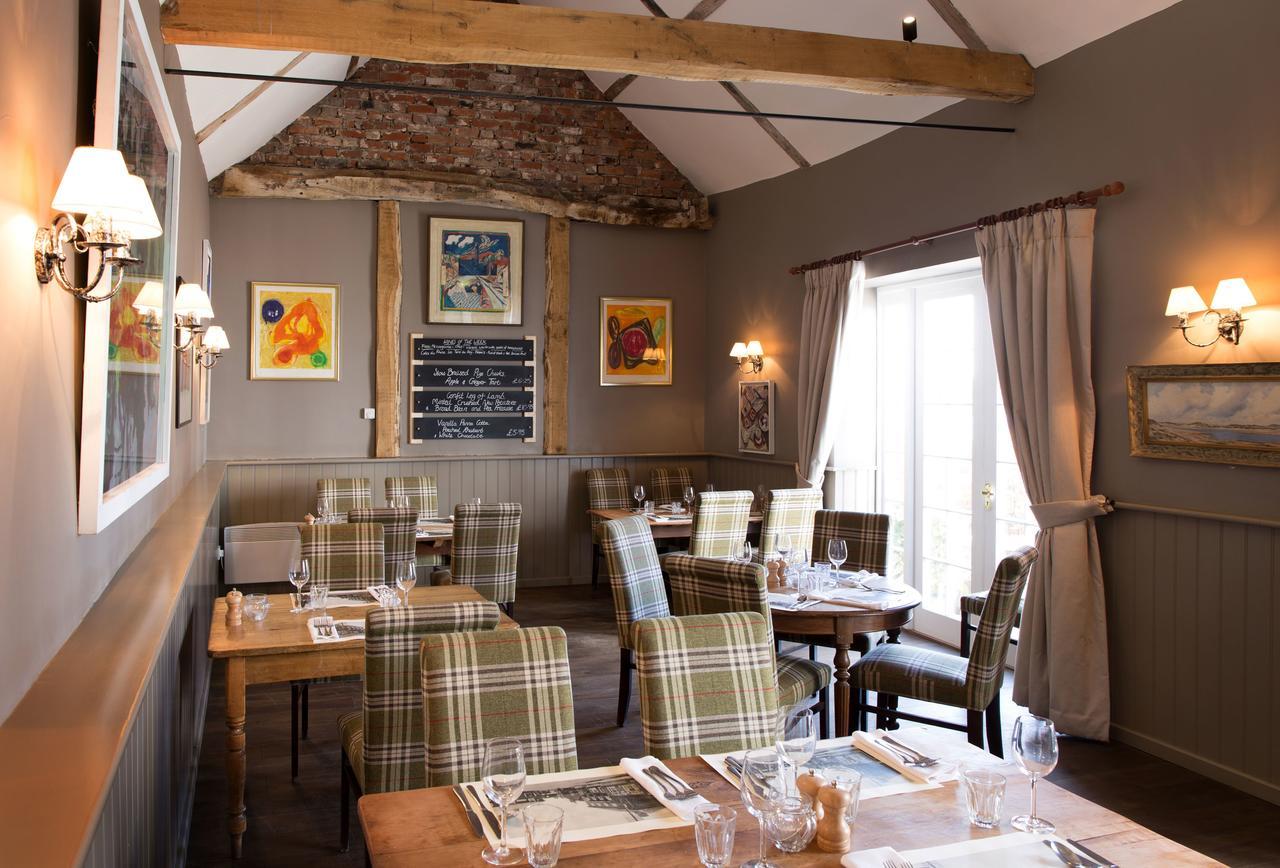 The Loddon Swan Bed & Breakfast Exterior photo